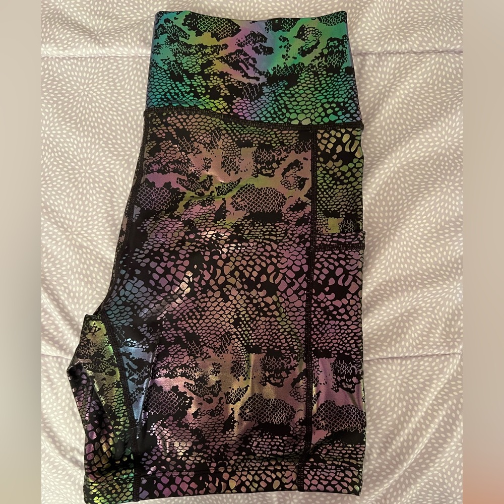 CVG Black Glisten work out Shorts Sz Lg 7”